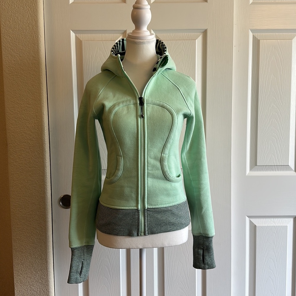 Lululemon zip up jacket size small (4)